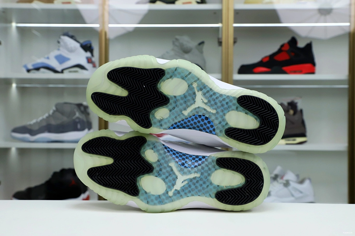 JORDAN RETRO LOW LEGEND AIR BLUE 11 0824